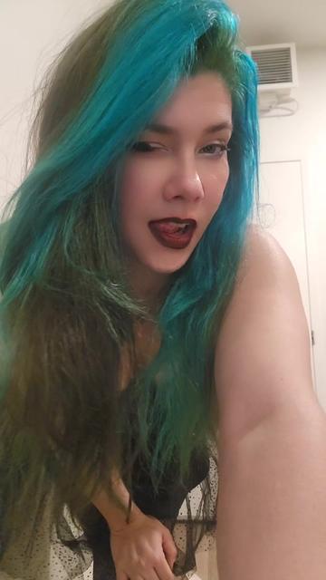 @Thegirlwiththecursemark