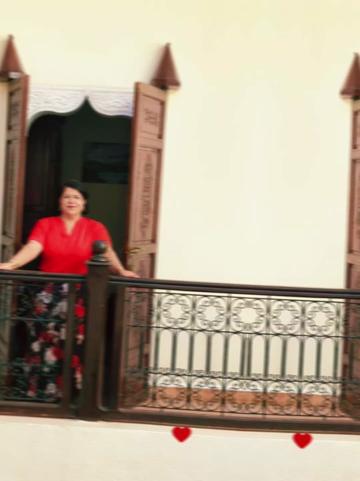 @AnitaB.