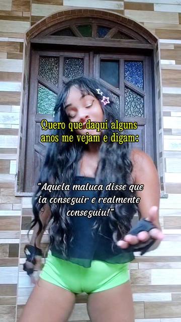 @Lucy a guria da blusa preta