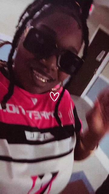 @Aÿę_Ąłĩ🩶🇻🇮