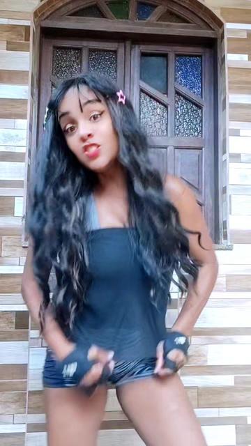 @Lucy a guria da blusa preta