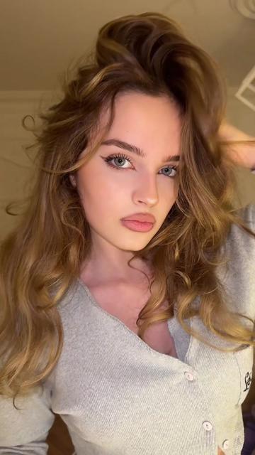 @Elaa