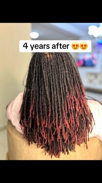 @FEMALE BARBER/LOCTICIAN IN LAG