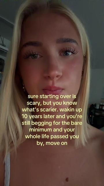 @theelliebarker