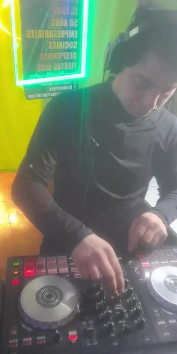 @DJ Hugo Baeza