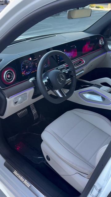 @Mercedes Lounge