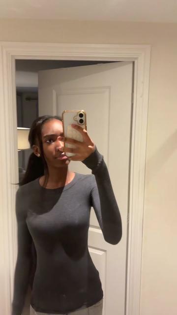 @𝐄𝐥𝐲𝐬𝐡𝐚 𝐊𝐨𝐮𝐚𝐬𝐬𝐢