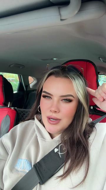 @Hollie🏳️🌈