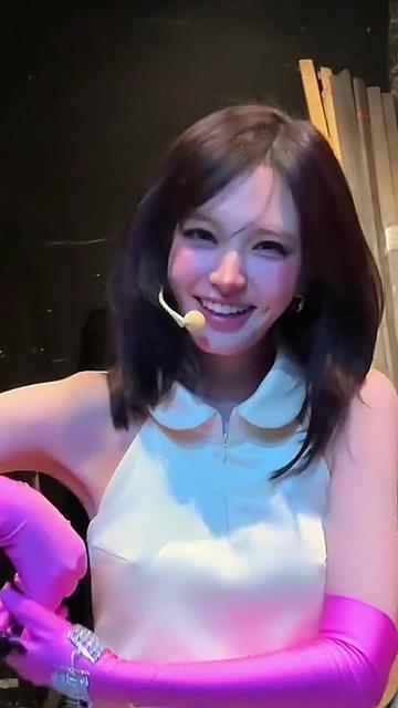 @Ne><