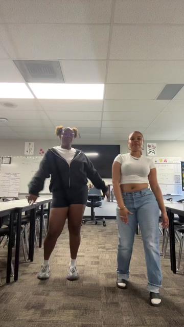 @👩🏾🎤🐐