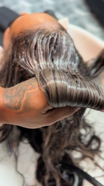 @ShhmoneyCurl