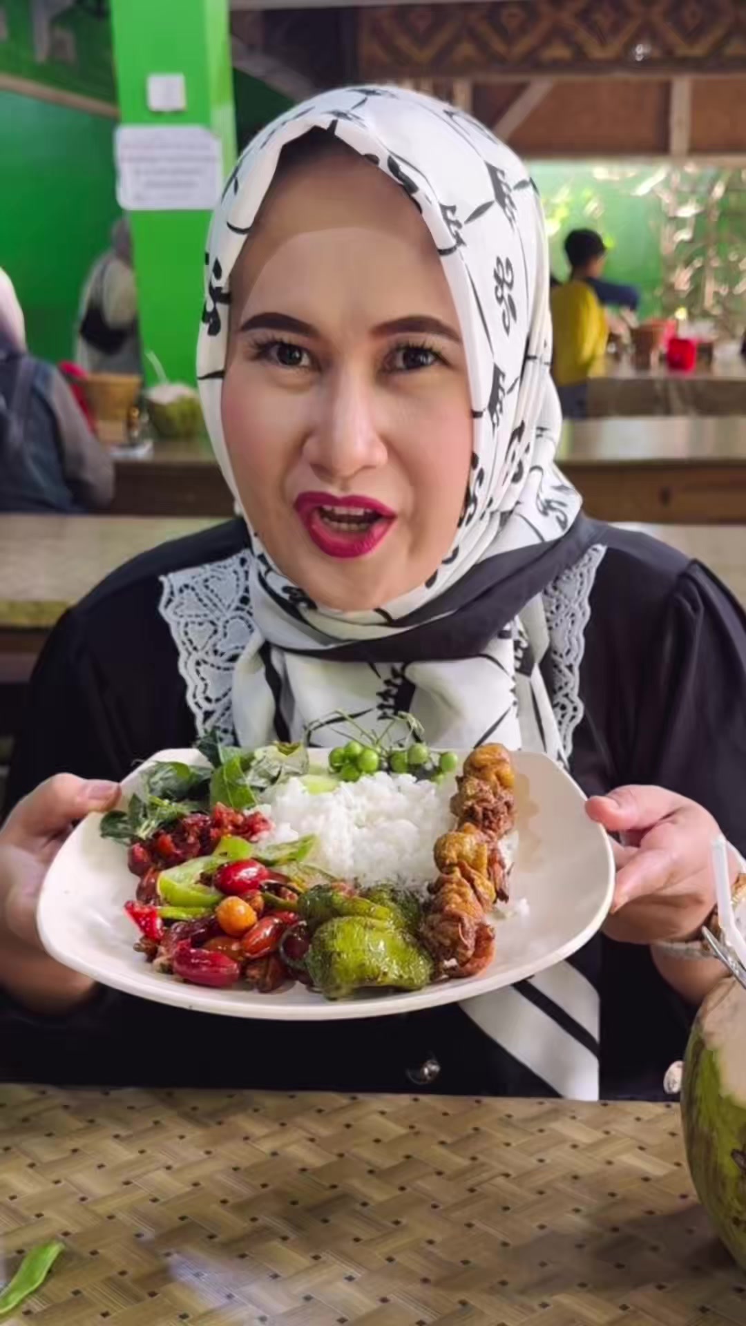 @Mama Akbar Alicia