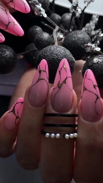 @ViolaViolett_NailArtist