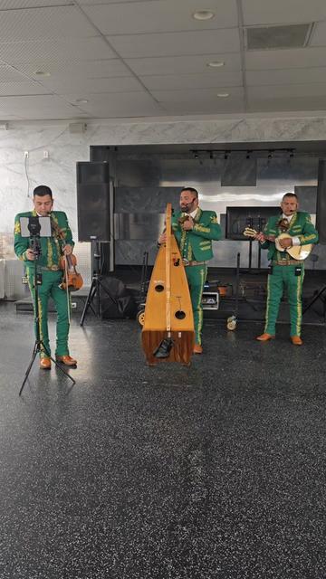 @Mariachi Trio Generación