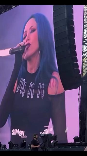 @Alissa White-Gluz