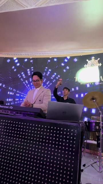 @DJ Gowshut