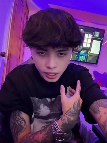 @Strange 🖤