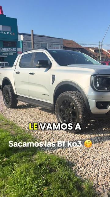 @Los Viejos Gomeria