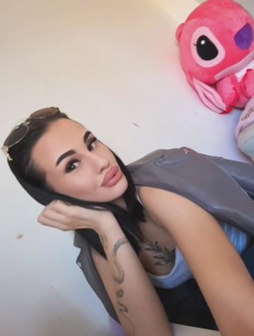 @laariisa27