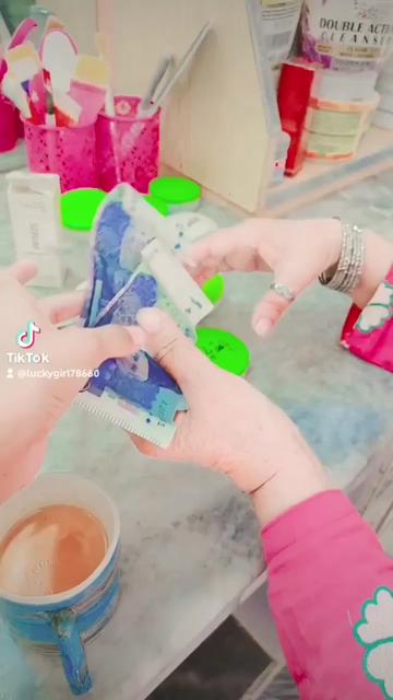 @⫷ 🄻🅄🄲🄺🅈 🄶🄸🅁🄻 ⫸
