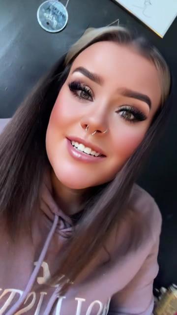 @Hollie🏳️🌈