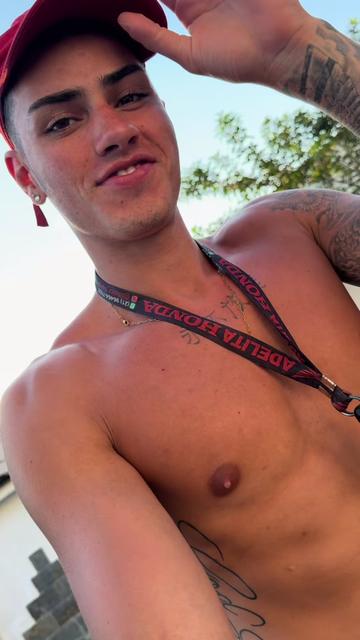 @Brando23