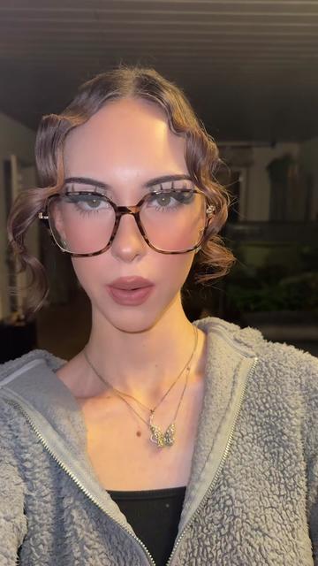 @Julie_🦋🎗️