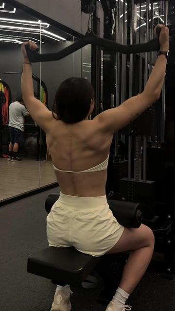 @raechelklifts