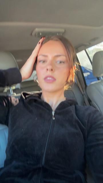 @🧍🏼♀️