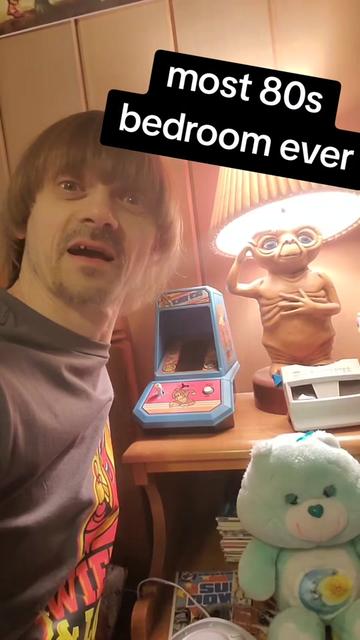 @Weird Paul