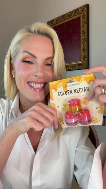 @Ana Hickmann