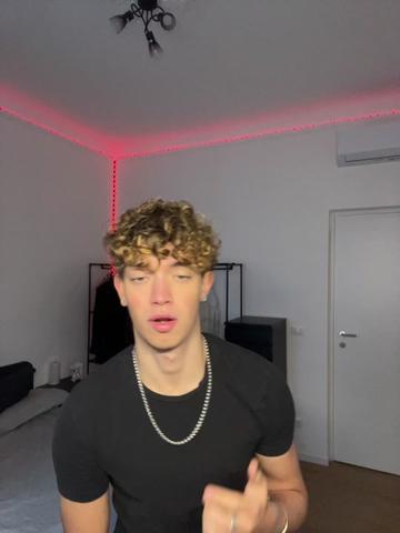 @𝓨 𝓛 𝓘 𝓐 𝓝💎