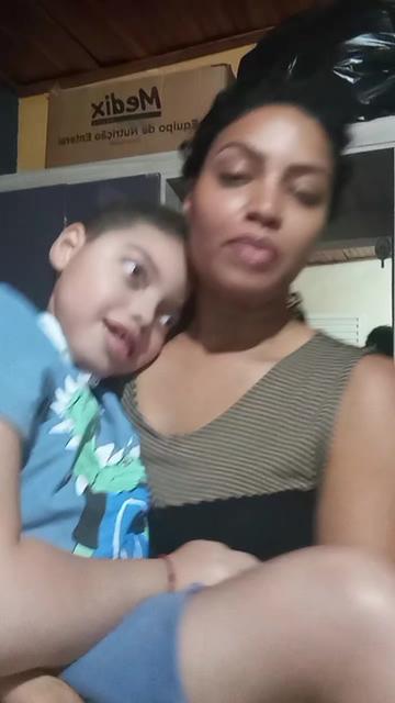 @m&atilde;e at&iacute;pica oficial
