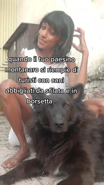 @La ragazza dal cane nero