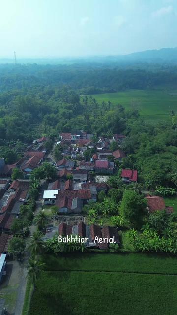 @Bakhtiar_Aerial/Warung_MbaTari