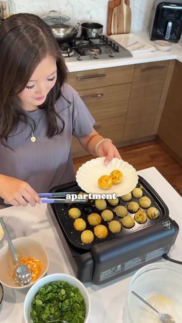 @KIRBY | travel + food blogger