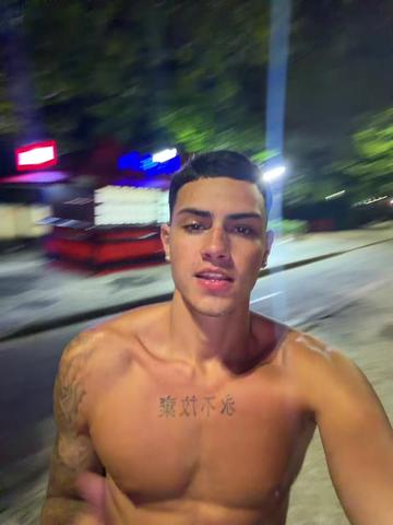 @Brando23