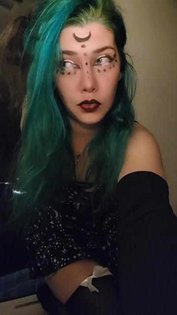 @Thegirlwiththecursemark