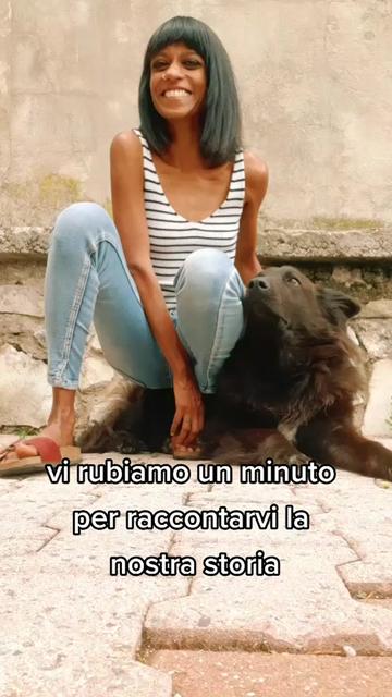 @La ragazza dal cane nero