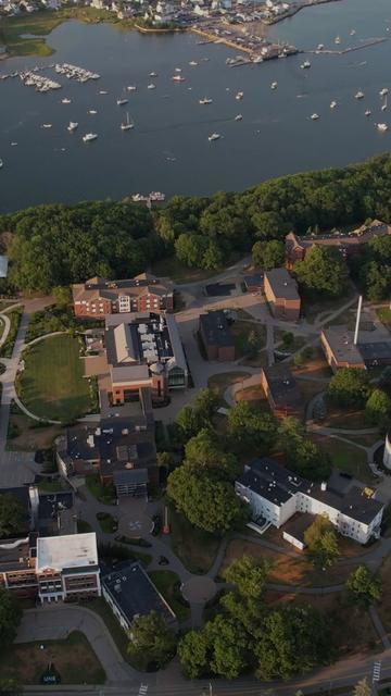 @UNE Admissions