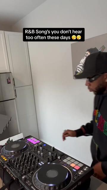 @djsneaks__