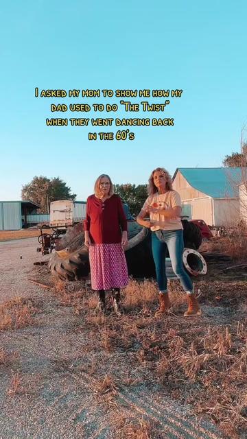 @Julie 🌾The Midwest Farm Girl