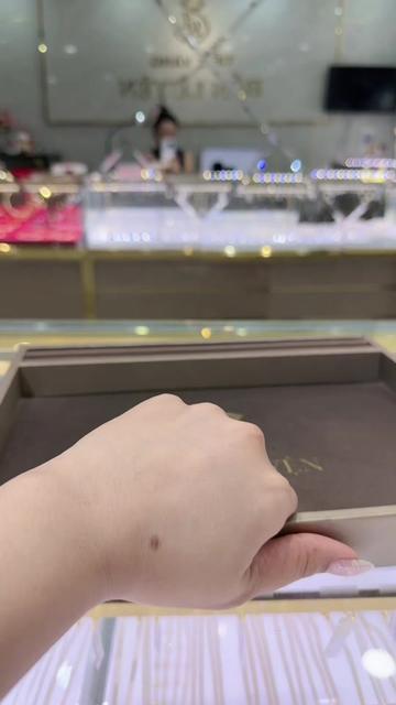 @Bốn Luyện Jewelry