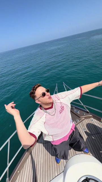 @L A Z A R O