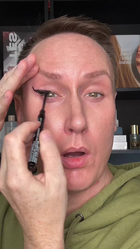 @Mister.makeupartist (Trevor)