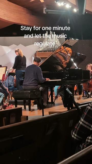 @hillarytheharpist