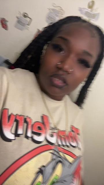 @Aÿę_Ąłĩ🩶🇻🇮