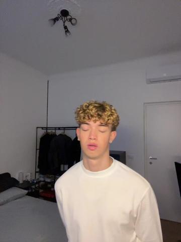 @𝓨 𝓛 𝓘 𝓐 𝓝💎