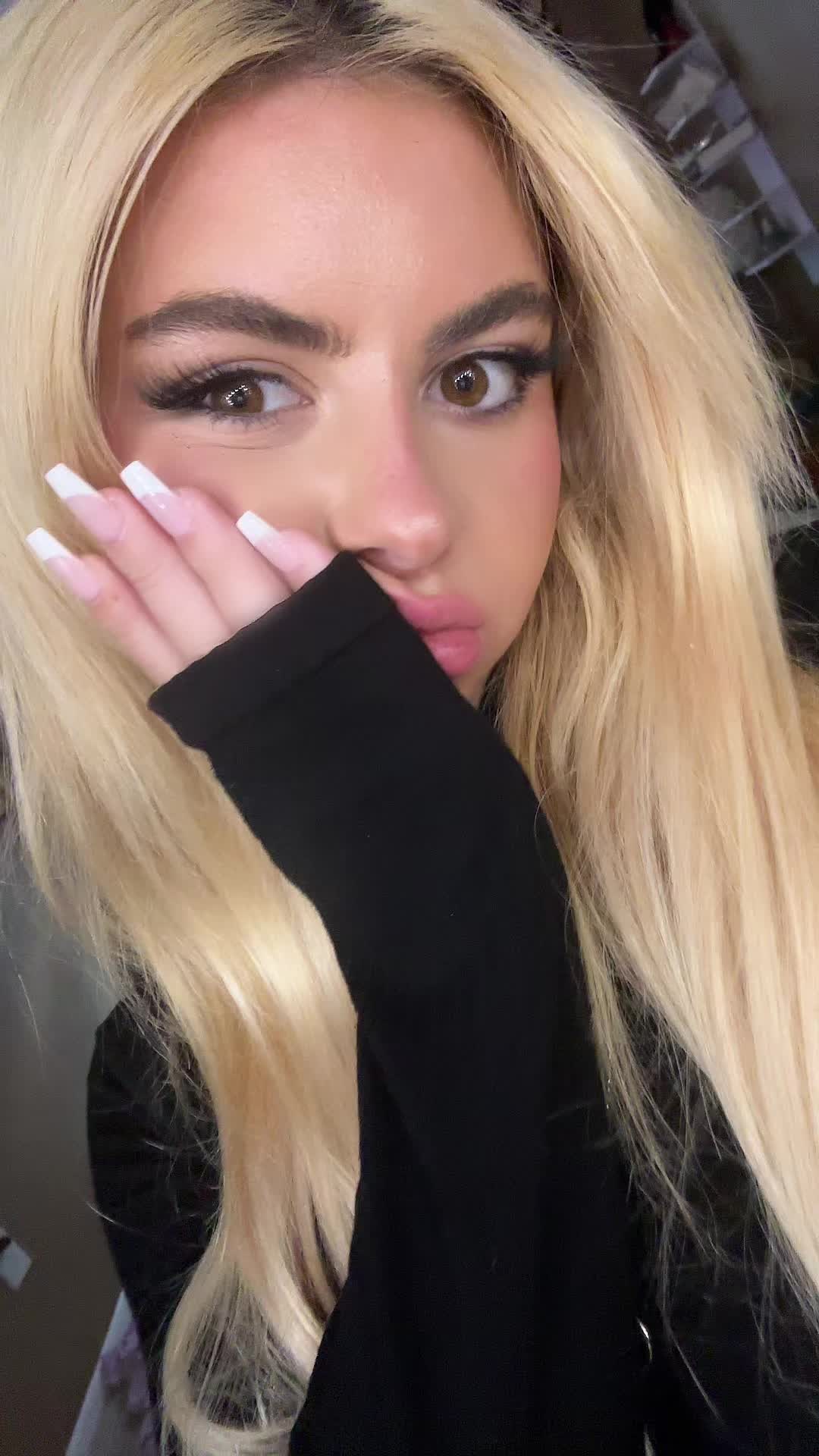 @Valianna Rose