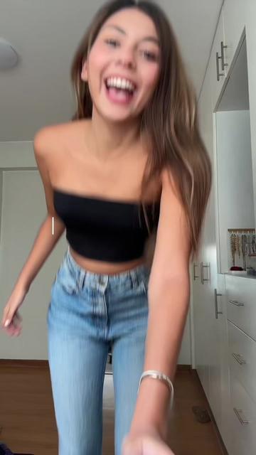 @adrianaleivaac